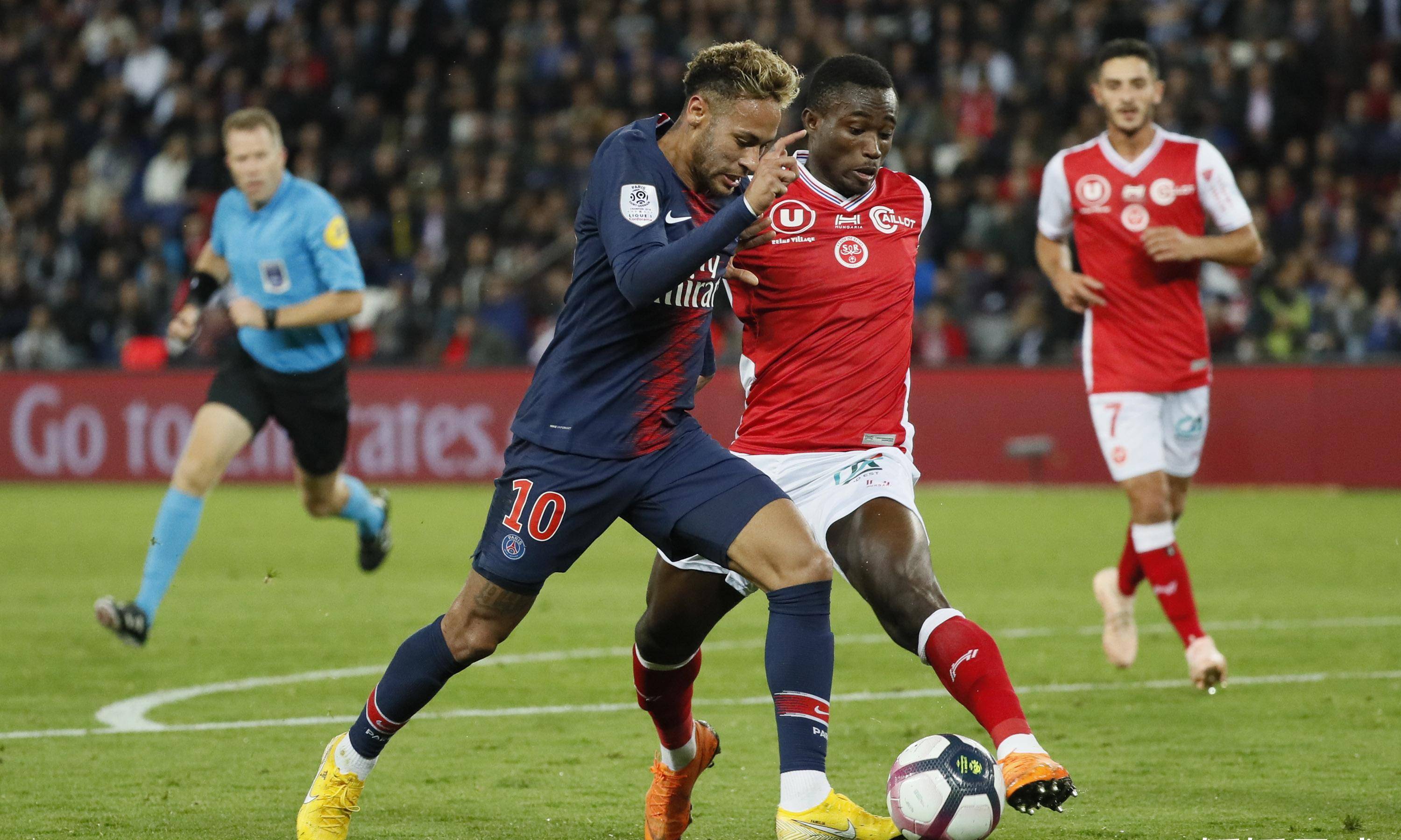 爱游戏体育-转折点埃因霍温复出首秀，法甲关键时刻攻防权衡，管理层满意，更衣室氛围转暖的简单介绍