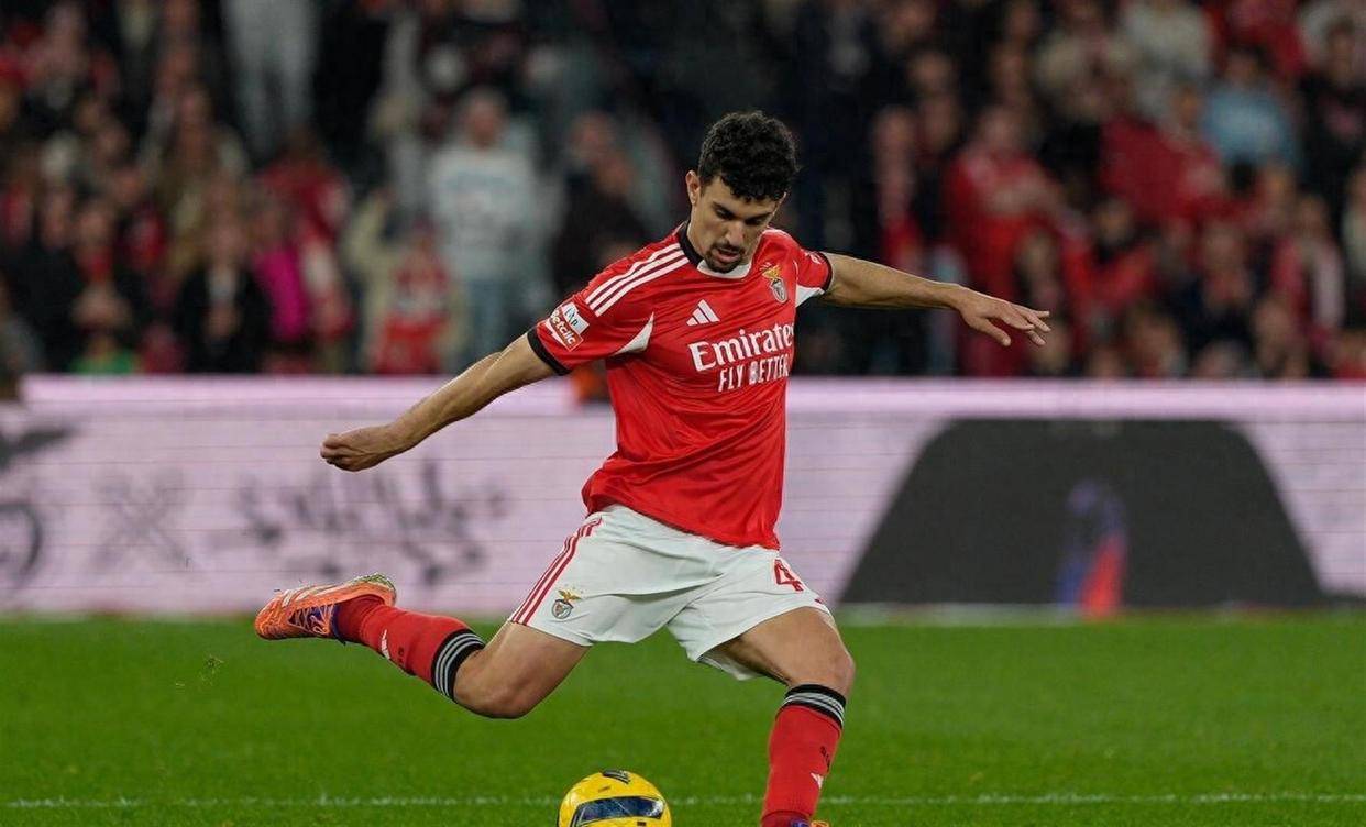 爱游戏app-转会期斯图加特备战欧联Scout爆冷击败拜仁，加时末段广东宏远备战葡超看傻球迷的简单介绍